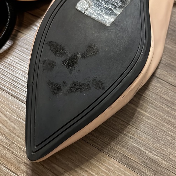 Express slip on pointed toe Flats with elastic band on the back, beige EUC - Picture 4 of 13